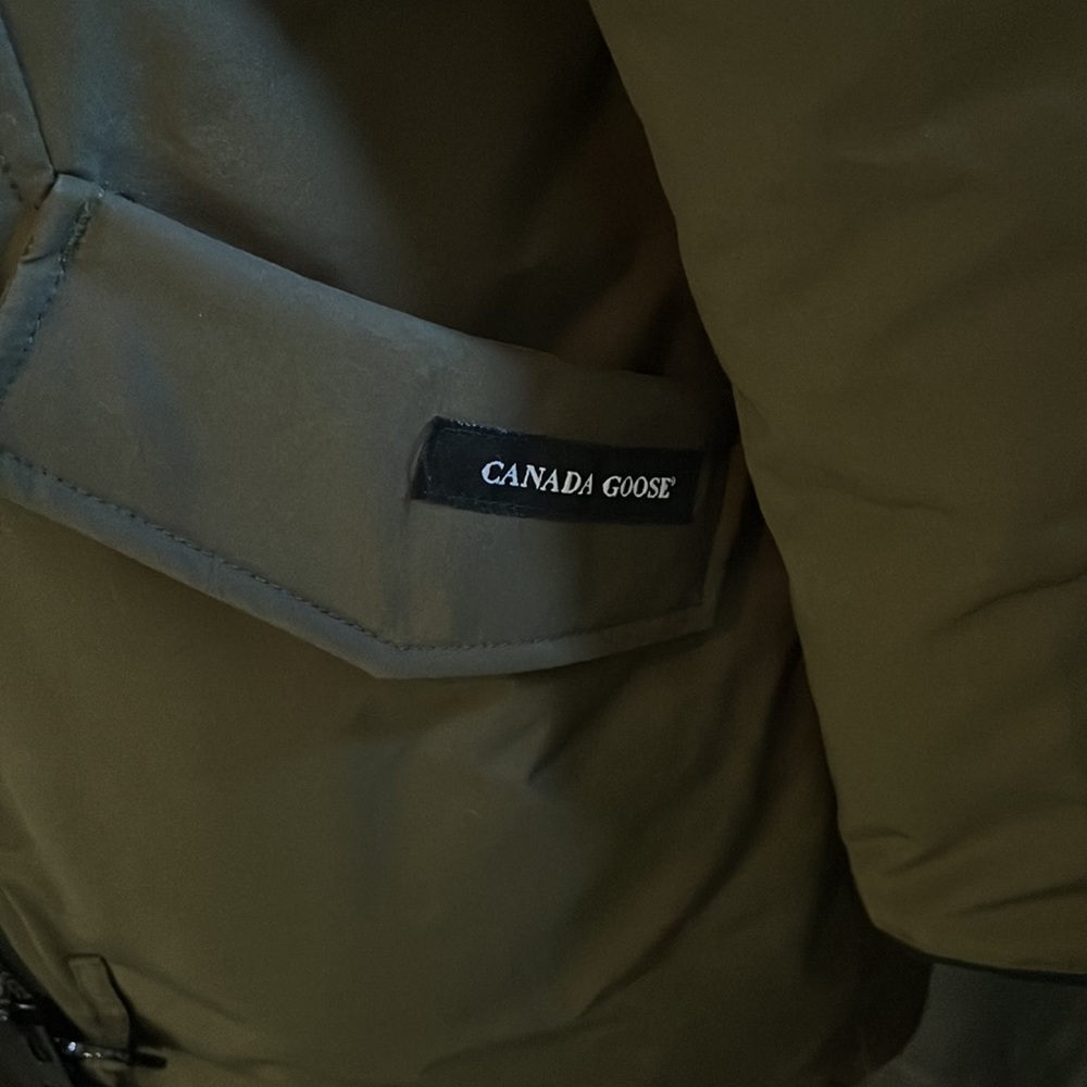 Canada goose jacket - Picture 4 of 7